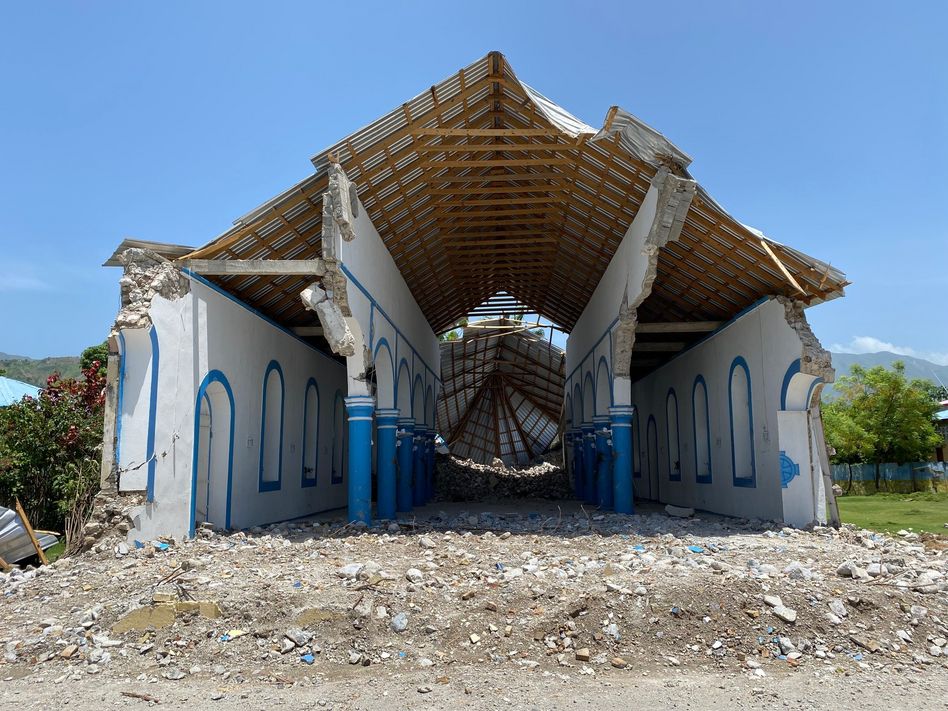 Vom Erdbeben zerstörte Kirche auf Haiti (Fotos Diepak Elmer)