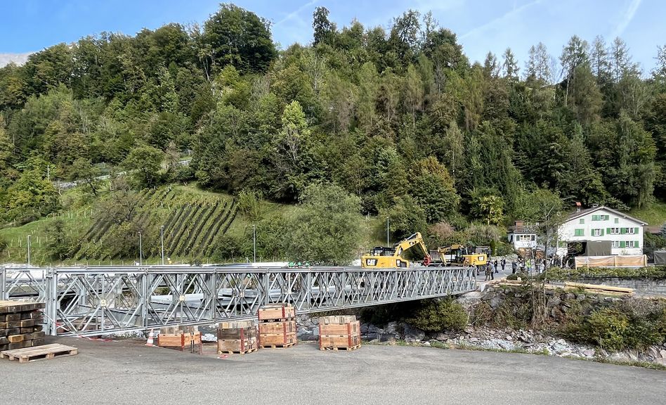 Zwischenbilanz und Informationen über den Bau einer Notbrücke (Bilder: hasp/e.huber)