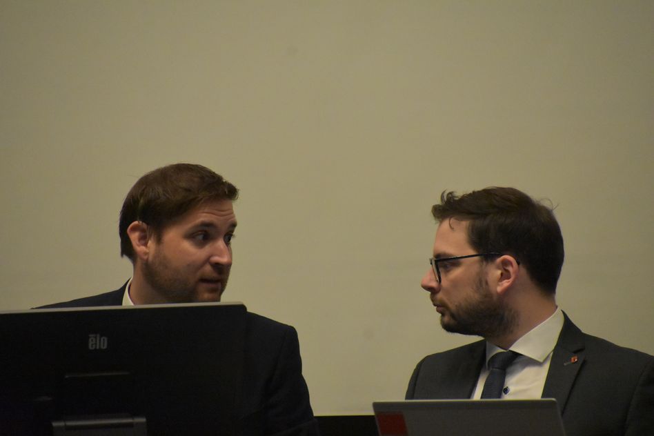 Landratspräsident Luca Rimini und Ratssekretär Michal Schüepp (v.l.)