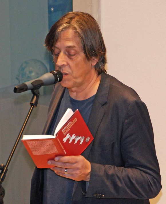 Dialektschriftsteller Pedro Lenz begeisterte das Glarner Publikum