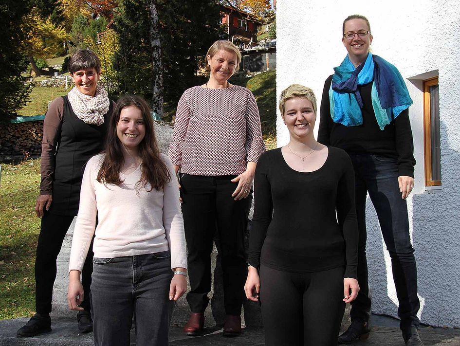 Sie gestalteten den «anderen» Gottesdienst in Braunwald (von links): Ursi Zweifel, Selina Lienhard, Dagmar Doll, Irina Kasper und Andrea Zweifel. (Bilder mb)