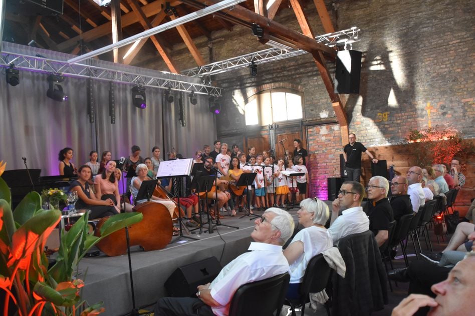 Die Glarner Musikschule feiert das 50-Jährige Jubiläum mit vielen Freunden, Gästen und musikalischen Darbietungen Gästen im Güterschuppen Glarus (Bilder: e.huber)