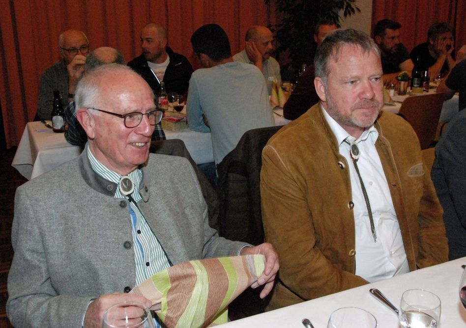 Ein sichtlich zufriedener und fröhlicher GLJV-Präsident Fritz Stüssi. Neben ihm David Clavadetscher, Geschäftsführer von «Jagd Schweiz»
