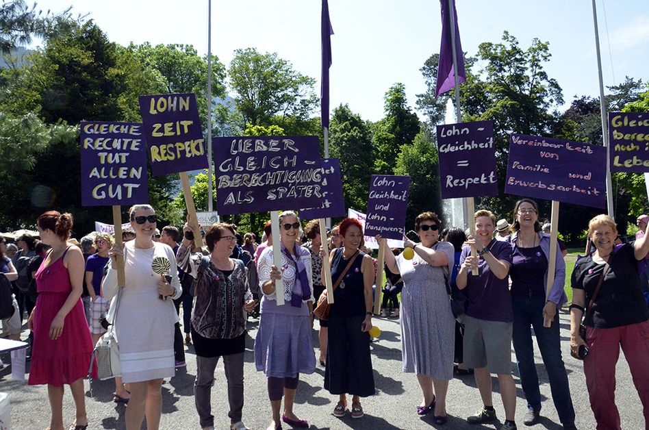 Zum zweiten Mal riefen die Schweizer Frauen zum Generalstreik auf: Auch die Glarner Frauen forderten Gleichheit zwischen den Geschlechtern. (Bild: jhuber)