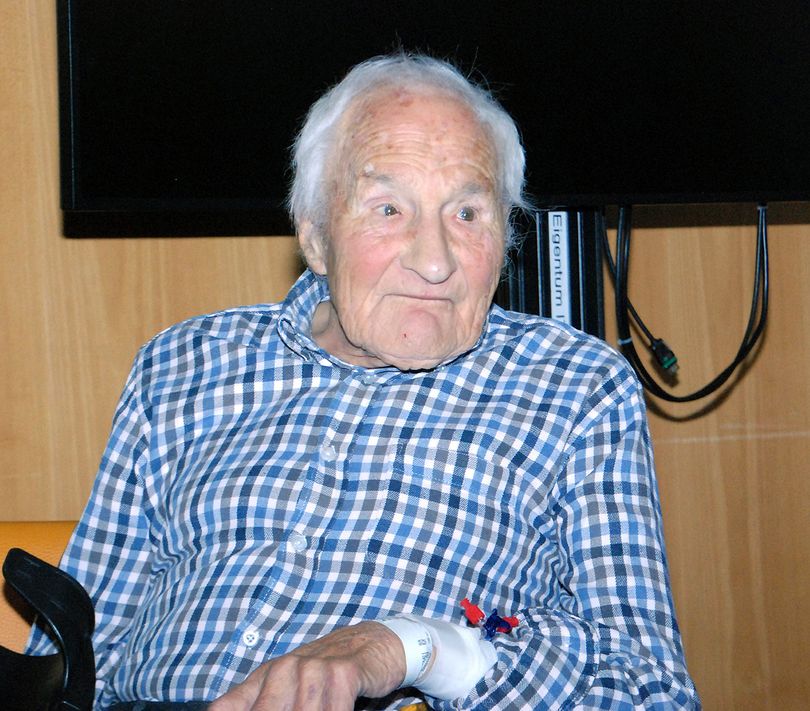 Dr. med. Walter Blumer – jahrelanger beliebter Dorfarzt in Netstal feierte seinen 100. Geburtstag