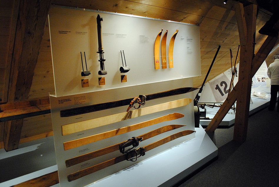 Das Skimuseum erhielt zwei neue Ausstellungsstücke