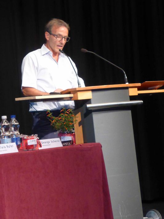 Manfred Kistler begrüsst als Präsident des organisierenden Samaritervereins Glarus-Riedern