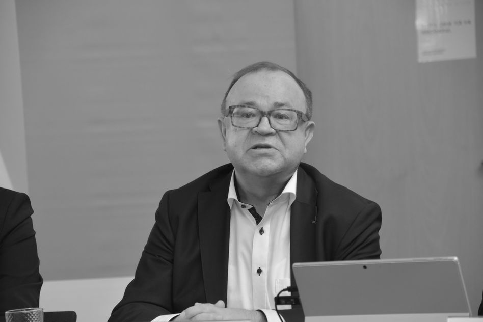 Martin Leutenegger, Verwaltungsratspräsident der Glarner Kantonalbank, ist im Alter von 57 Jahren unerwartet verstorben