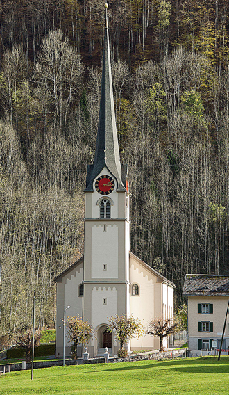 In der reformierten Kirche Linthal spielte auch der Pfarrer auf der Orgel. (Bild: zvg)