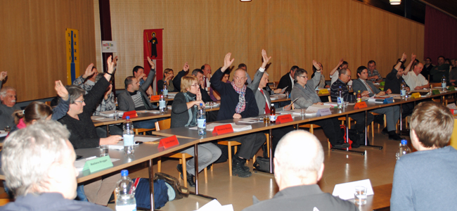 Engagierte Diskussionen und zum Teil knappe Abstimmungen an der Sitzung des Gemeindeparlamentes Glarus Nord vom vergangenen Donnerstag. (Bild: a.lombardi)