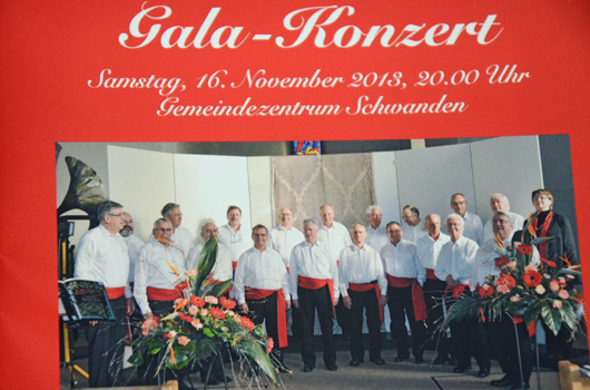 Am Samstag findet das Galakonzert vom Männerchor Hätzingen-Luchsingen im Gemeindezentrum in Schwanden statt. Bilder von einem Probeweekend im Schulhaus Hätzingen. (Bilder: e.huber)