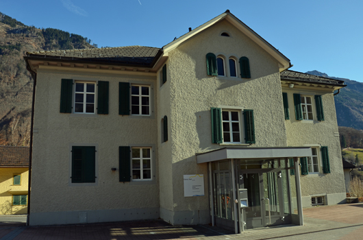 Gemeindehaus von Glarus Süd in Mitlödi. (Bild: ehuber)