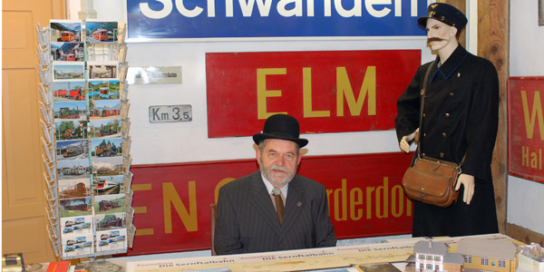 dem letzten Zugfüherer der Bahn (Bild: ehuber) Ernst B. Leutwiler in &quot;seinem&quot; Museum (Bild: ehuber)