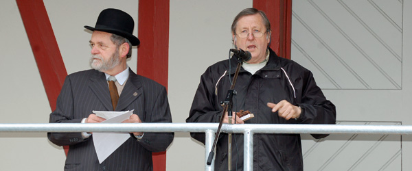 Vereinspräsident Ernst B. Leutwiler (links) und Hansruedi Gloor kurz vor der Museumseröffnung (Bild: ehuber) Heinrich Hämmerli