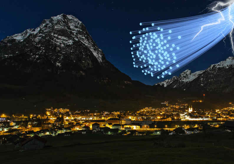 Die Technischen Betriebe Glarus (tb.glarus) und Swisscom (Schweiz) AG erschliessen gemeinsam die Gemeinde Glarus mit ultraschnellen FTTH-Glasfaseranschlüssen (zvg)