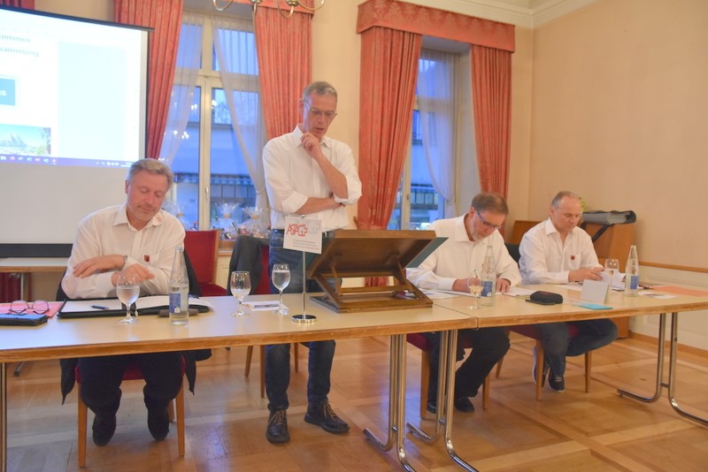 René Landolt, Präsident der ASTAG Sektion Glarus, eröffnete um 20 Uhr die Versammlung. (Bilder: m.c.mächler)