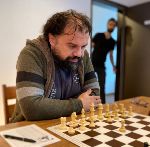 FM Ufuk Tuncer am ersten Brett für den Schachklub Glarus. (Bild: Martin Dürst)