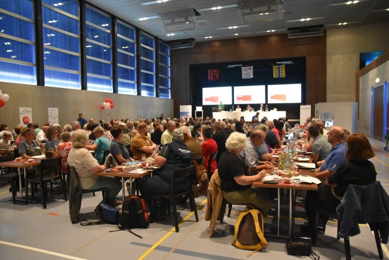 135. Abgeordneten-Versammlung der Samariter Schweiz in der lintharena in Näfels